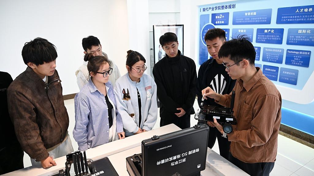 AI��ߵȽ������ӹ족��·���ж�Զ