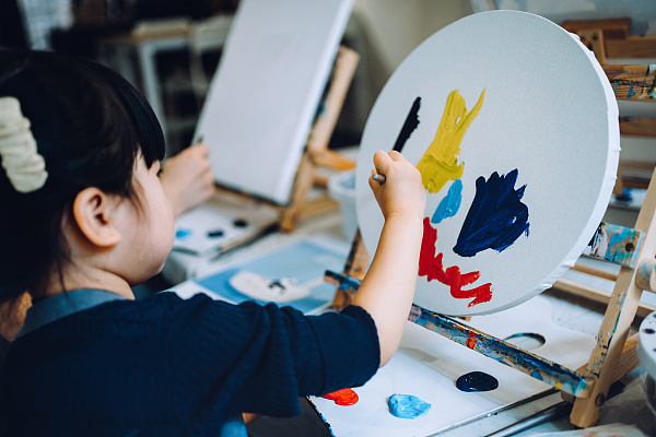 �ҹ�ȫ�濪չ��ͯ�Ѻý��� �����˶������֡�������