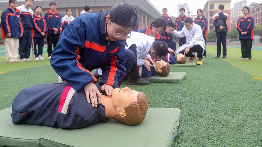 �������������ػ�������һ�Ρ�������Ŀ ��һ������У԰���Ȱ�ȫ����