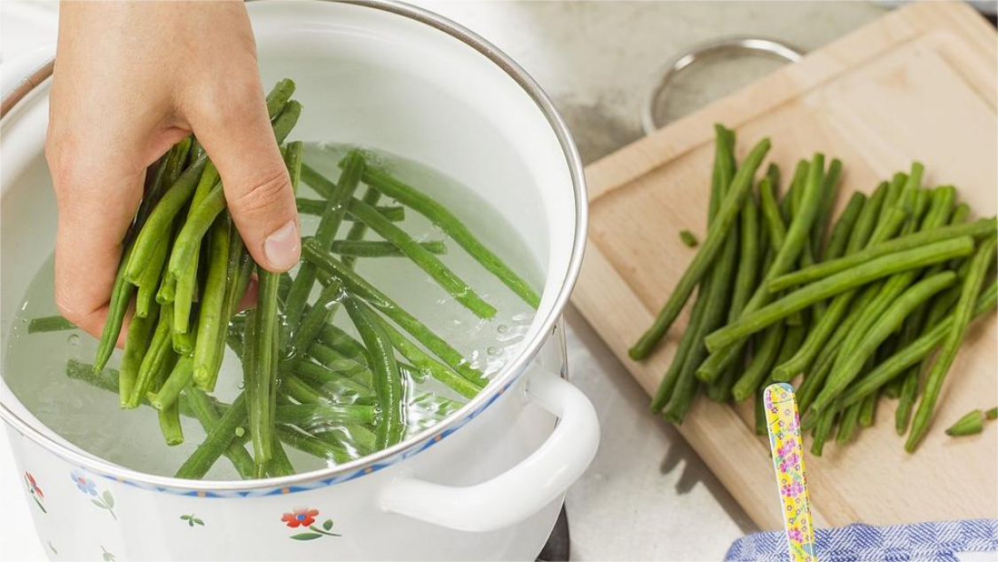 这几类食材必须焯水 否则难吃还可能有毒